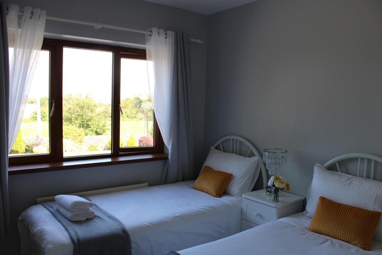 Twin Room with Private Bathroom