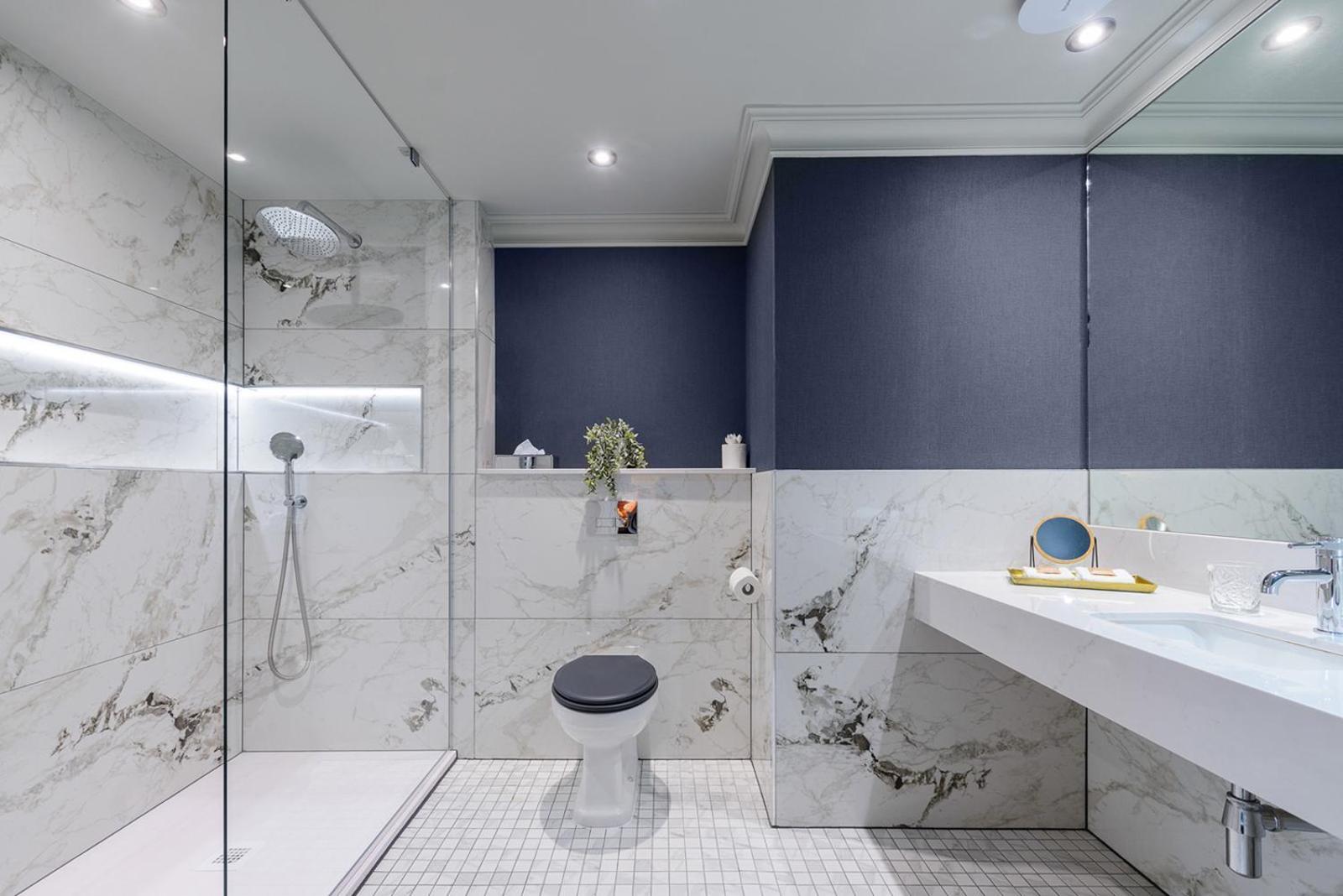 Luxury Alder Room
