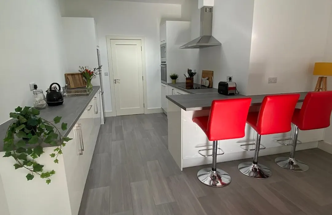 Apt 4 - Silver Spruce-1