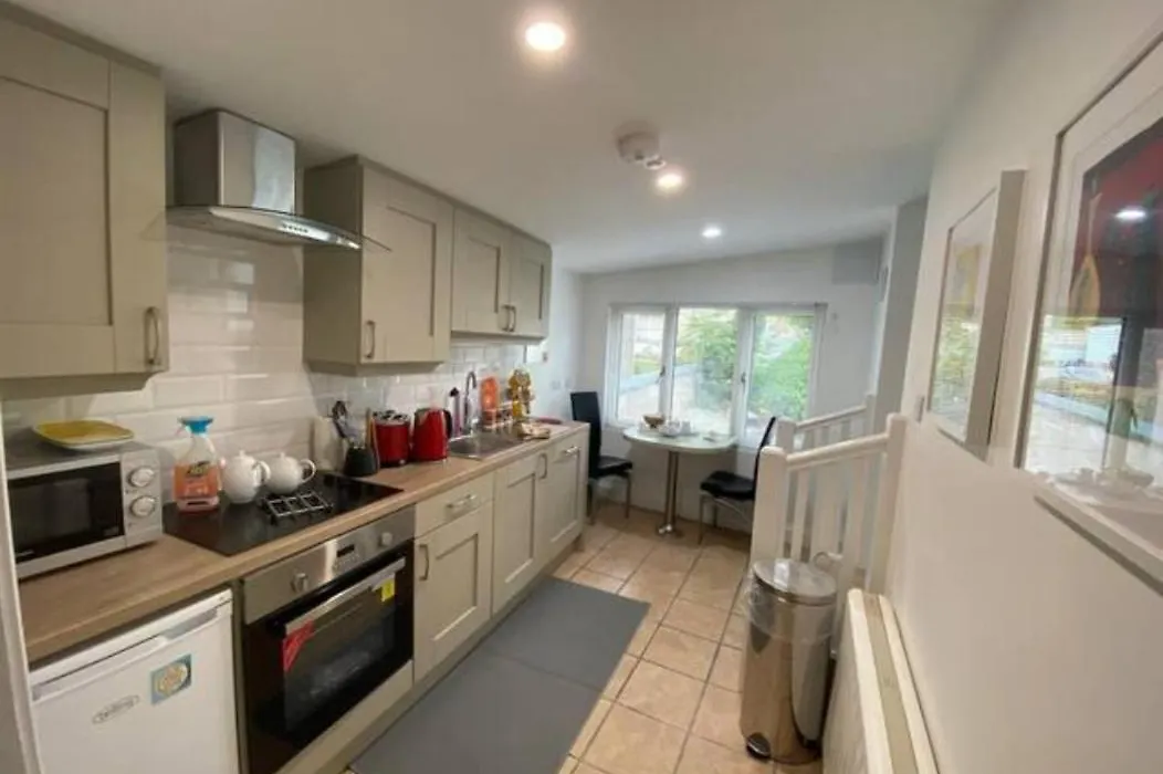 Location, Location! Gorgeous 1 Bed Apt- Killarney-1