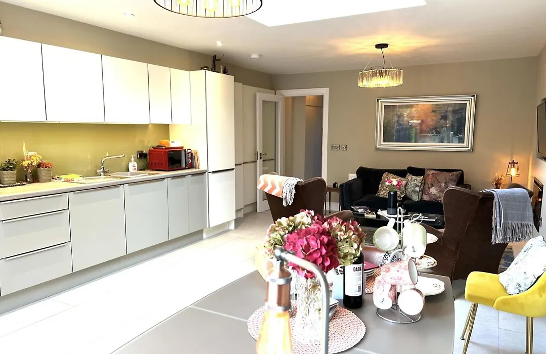 4 Bed House Sleeps 7 - Parking Garden Wifi-1