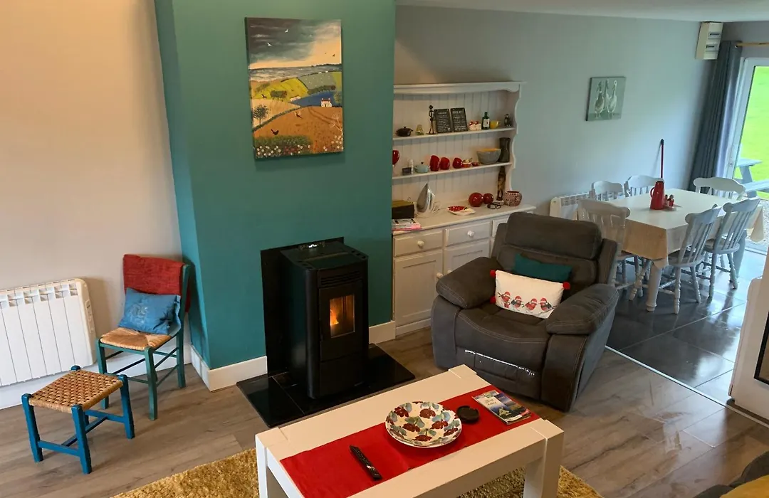 Cottage 33 Old Killarney Village Killarney V93K66X 4 King Beds Sleeps 8 Sharing-1