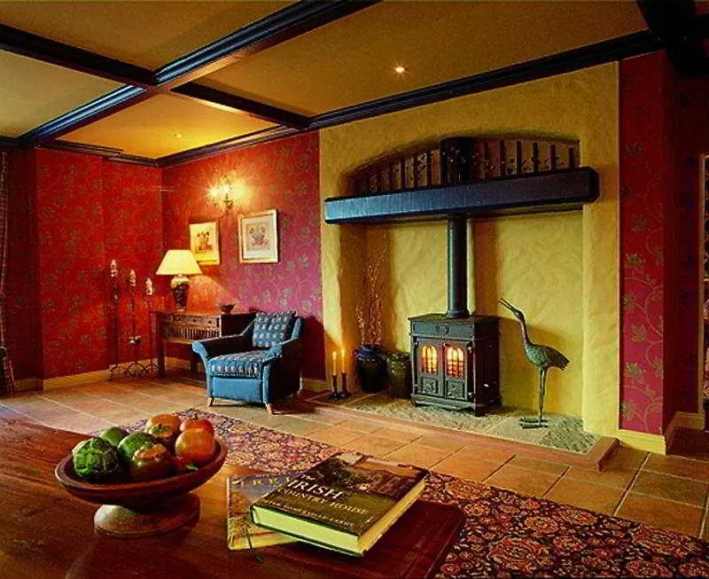 Whitegates Pub & Accommodation-1