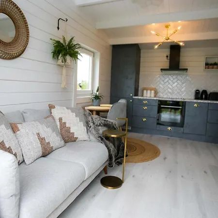 The Paddocks Cabin - Stylish, Cozy & Private-3