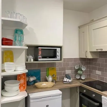 Location, Location - Modern 2 Bed Apt In Killarney-3