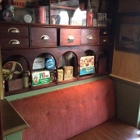 Charlie Foleys-3
