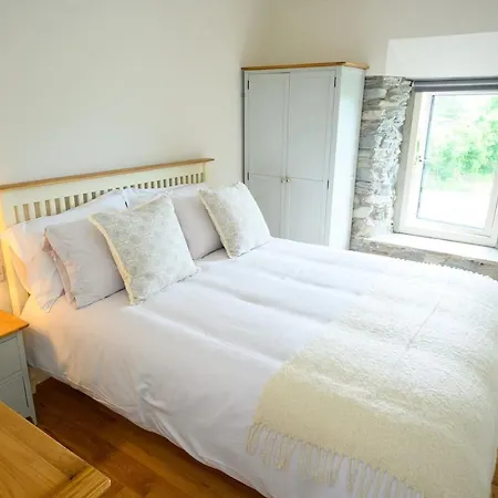 Killarney Old School Road Sleeps 6-3