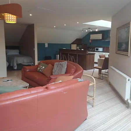 Ethan House Holiday Suites-3