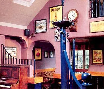 Whitegates Pub & Accommodation-2